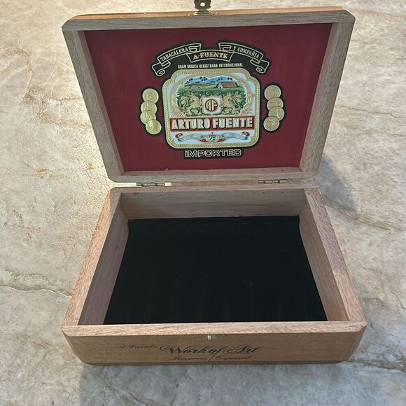 Hemingway Wooden Cigar Box - Picture 7 of 8